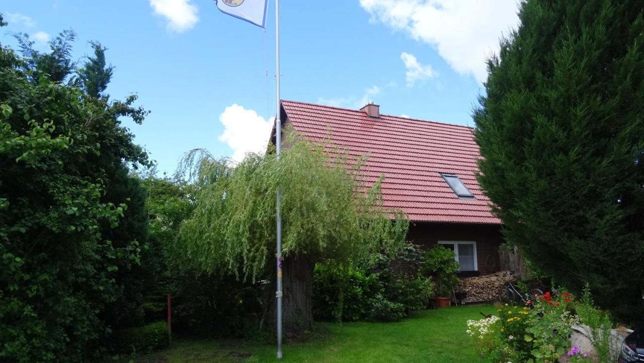 Ferienhaus im großen Garten Ostseeheilbad Ostseeheilbad Zingst Exterior foto