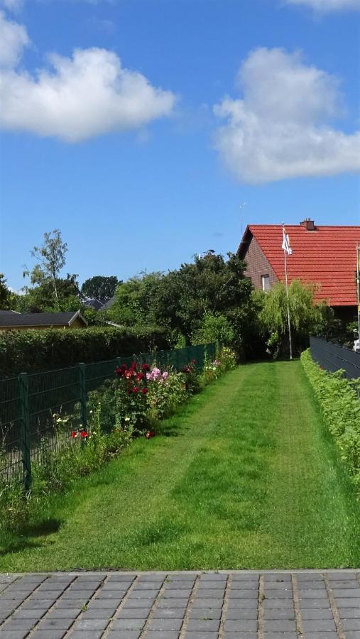 Ferienhaus im großen Garten Ostseeheilbad Ostseeheilbad Zingst Exterior foto